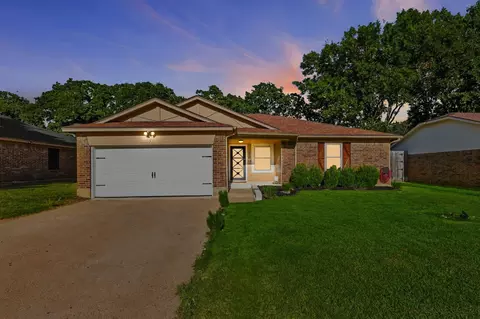 6203 Big Springs Dr, Arlington, TX 76001