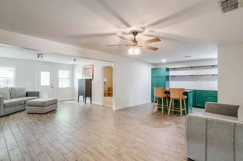 6709 Summit Ridge Dr, Watauga, TX 76148