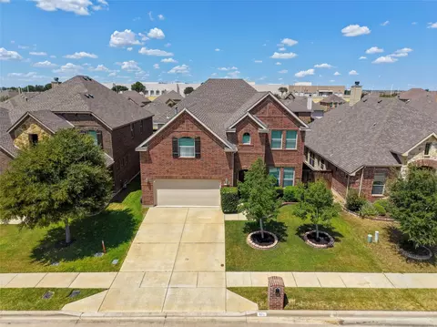921 Viburnum Dr, Fort Worth, TX 76131