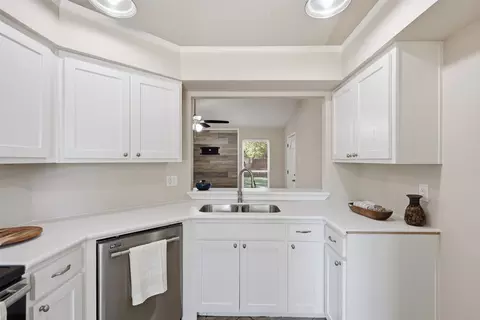 2606 Worth Forest Ct, Arlington, TX 76016