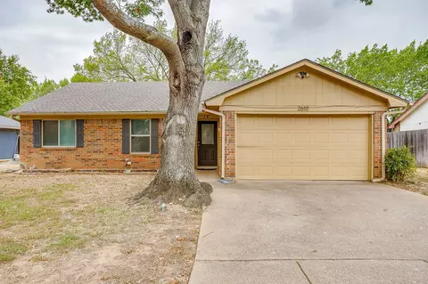 2610 N Casa Blanca Ct, Arlington, TX 76015