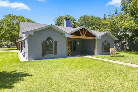 6909 Sandalwood Ln, Fort Worth, TX 76116
