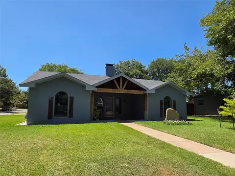 6909 Sandalwood Ln, Fort Worth, TX 76116