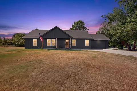 Exterior - 1069 Hereford Dr, Springtown, TX 76082 photo 2 of 10