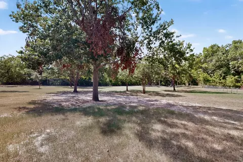 Exterior - 1069 Hereford Dr, Springtown, TX 76082 photo 8 of 10