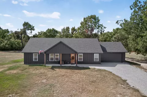 Exterior - 1069 Hereford Dr, Springtown, TX 76082 photo 4 of 10