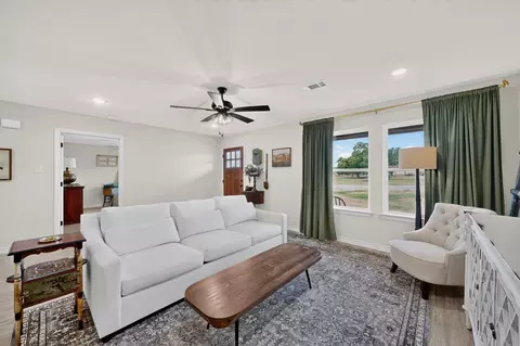 Living - 1069 Hereford Dr, Springtown, TX 76082 photo 1 of 1