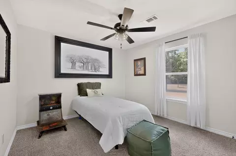 Bedroom - 1069 Hereford Dr, Springtown, TX 76082 photo 5 of 7