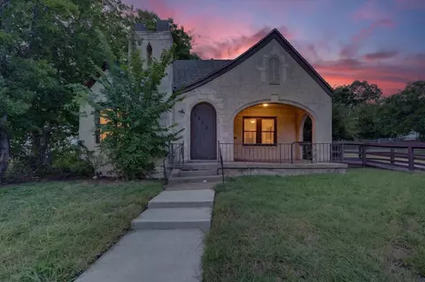 2813 E Rosedale St, Fort Worth, TX 76105