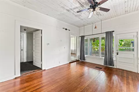 Living - 400 Capps St, Marlin, TX 76661 photo 6 of 7