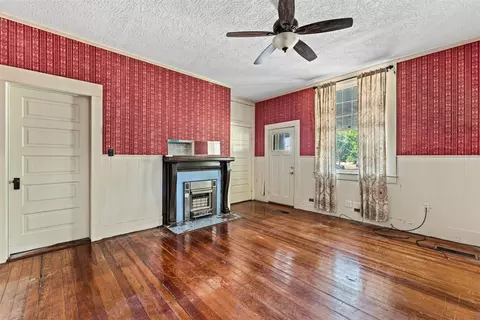 Living - 400 Capps St, Marlin, TX 76661 photo 7 of 7