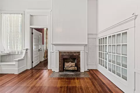 Living - 400 Capps St, Marlin, TX 76661 photo 4 of 7