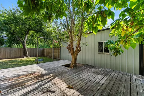 Exterior - 400 Capps St, Marlin, TX 76661 photo 6 of 7