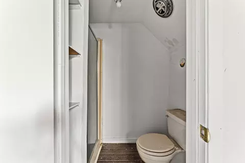 Bath - 400 Capps St, Marlin, TX 76661 photo 4 of 5