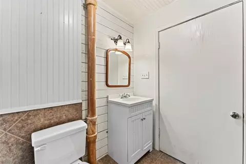 Bath - 400 Capps St, Marlin, TX 76661 photo 5 of 5