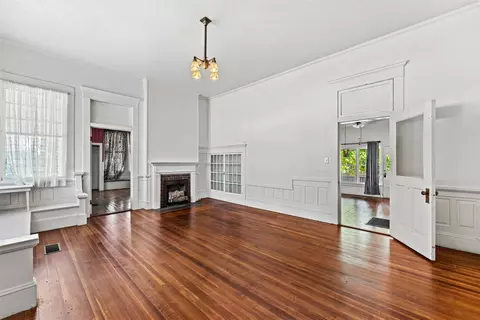 Living - 400 Capps St, Marlin, TX 76661 photo 1 of 7