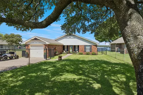 4001 Apache Trail Ct, Granbury, TX 76048