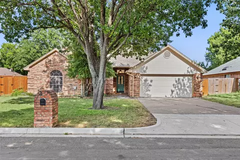 7732 Sagebrush Ct N, North Richland Hills, TX 76182
