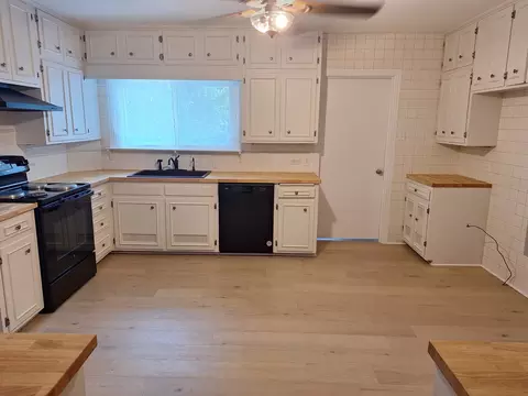 Kitchen - 2116 N 33rd St, Waco, TX 76708 photo 2 of 3