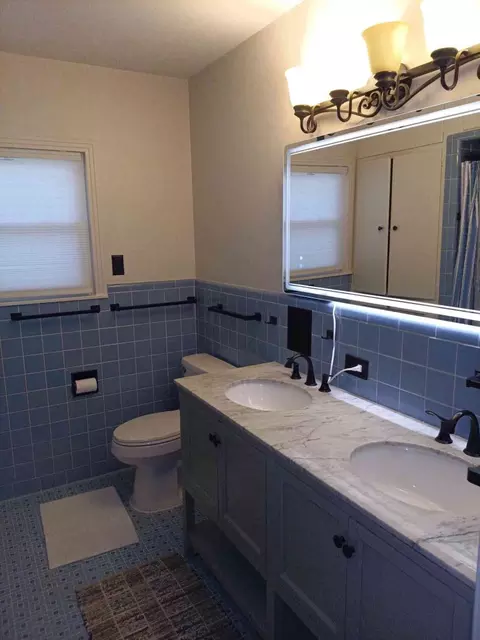 Bath - 2116 N 33rd St, Waco, TX 76708 photo 1 of 3
