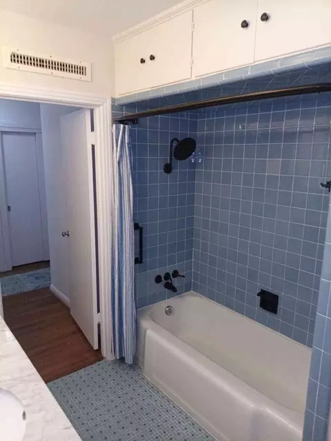 Bath - 2116 N 33rd St, Waco, TX 76708 photo 2 of 3
