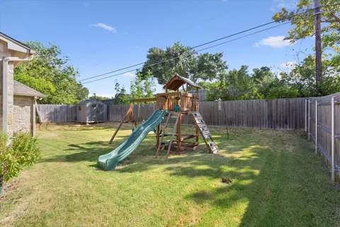 Exterior - 10357 Fallen Leaf Dr, Waco, TX 76712 photo 4 of 8