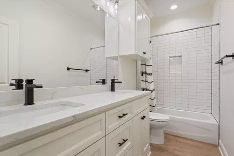 Bath - 10357 Fallen Leaf Dr, Waco, TX 76712 photo 3 of 3