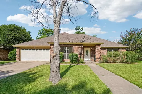 5629 Puerto Vallarta Dr, North Richland Hills, TX 76180