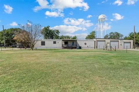 139 N 4th St, Axtell, TX 76624