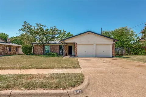 204 E Cunningham Ave, Crowley, TX 76036