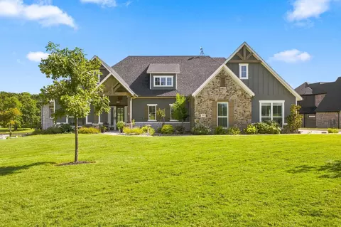 215 Tonkawa Trl, Corsicana, TX 75109