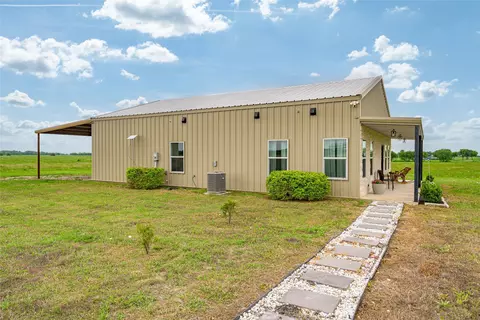 Exterior - 435 County Road 4875, Celeste, TX 75423 photo 2 of 4