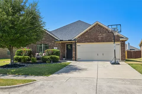 702 Sendero Dr, Arlington, TX 76002