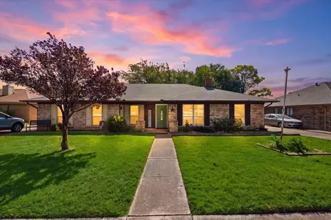 814 Rock Creek Dr, Euless, TX 76039
