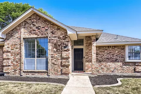 1021 Rio Grande Dr, Benbrook, TX 76126