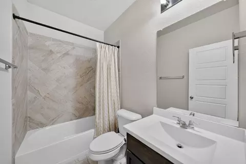 Bath - 1649 Deerpath Dr, Forney, TX 75126 photo 2 of 4