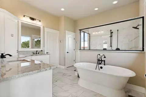 6913 Veal Station Rd, Weatherford, TX 76085