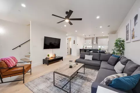 1141 N Madison Ave #105, Dallas, TX 75208