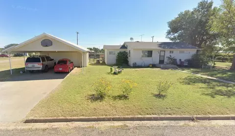 405 S Wilhelm Ave, Stinnett, TX 79083