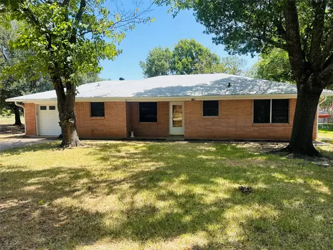 708 N Trinity St, Whitney, TX 76692