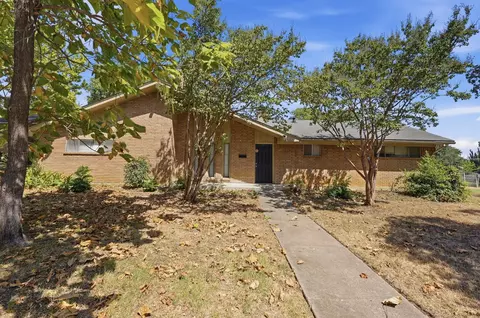 417 Lakeside Dr, Irving, TX 75062