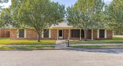 1814 Sandra Dr, Sherman, TX 75092