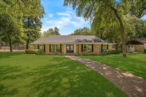 1049 Forest Grove Dr, Dallas, TX 75218
