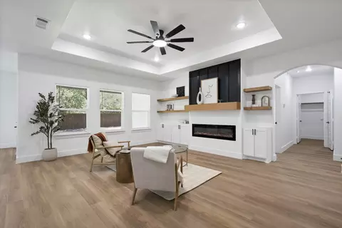 805 Tierney Rd, Fort Worth, TX 76112