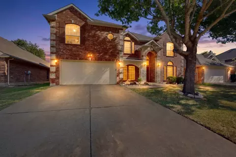 5919 Ridgeway Dr, Grand Prairie, TX 75052