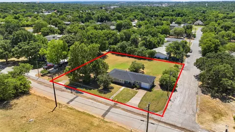 313 W 7th St, Weatherford, TX 76086