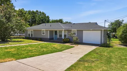 313 W 7th St, Weatherford, TX 76086