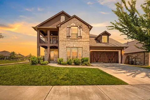 320 Robert Joseph St, Burleson, TX 76028