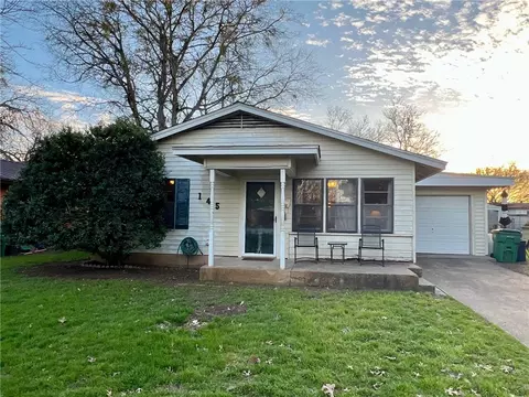 145 Bowie St, Mcgregor, TX 76657
