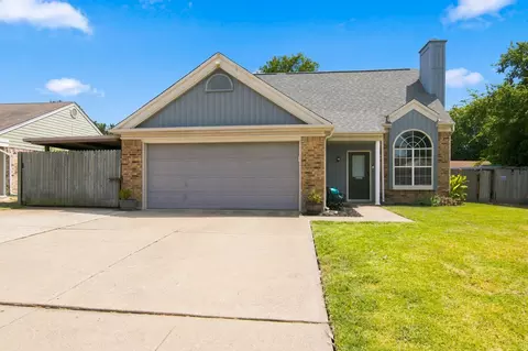 3720 Bigleaf Ln, Fort Worth, TX 76137
